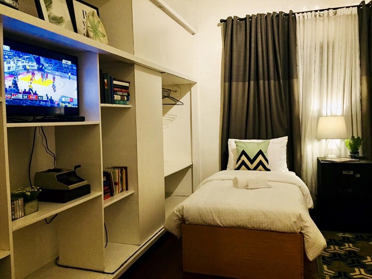 The White Bed And Breakfast Баколод Номер фото